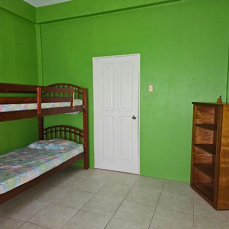 Fish Tobago Guesthouse Or Joy And Brandon Guesthouse Buccoo Pokoj fotografie