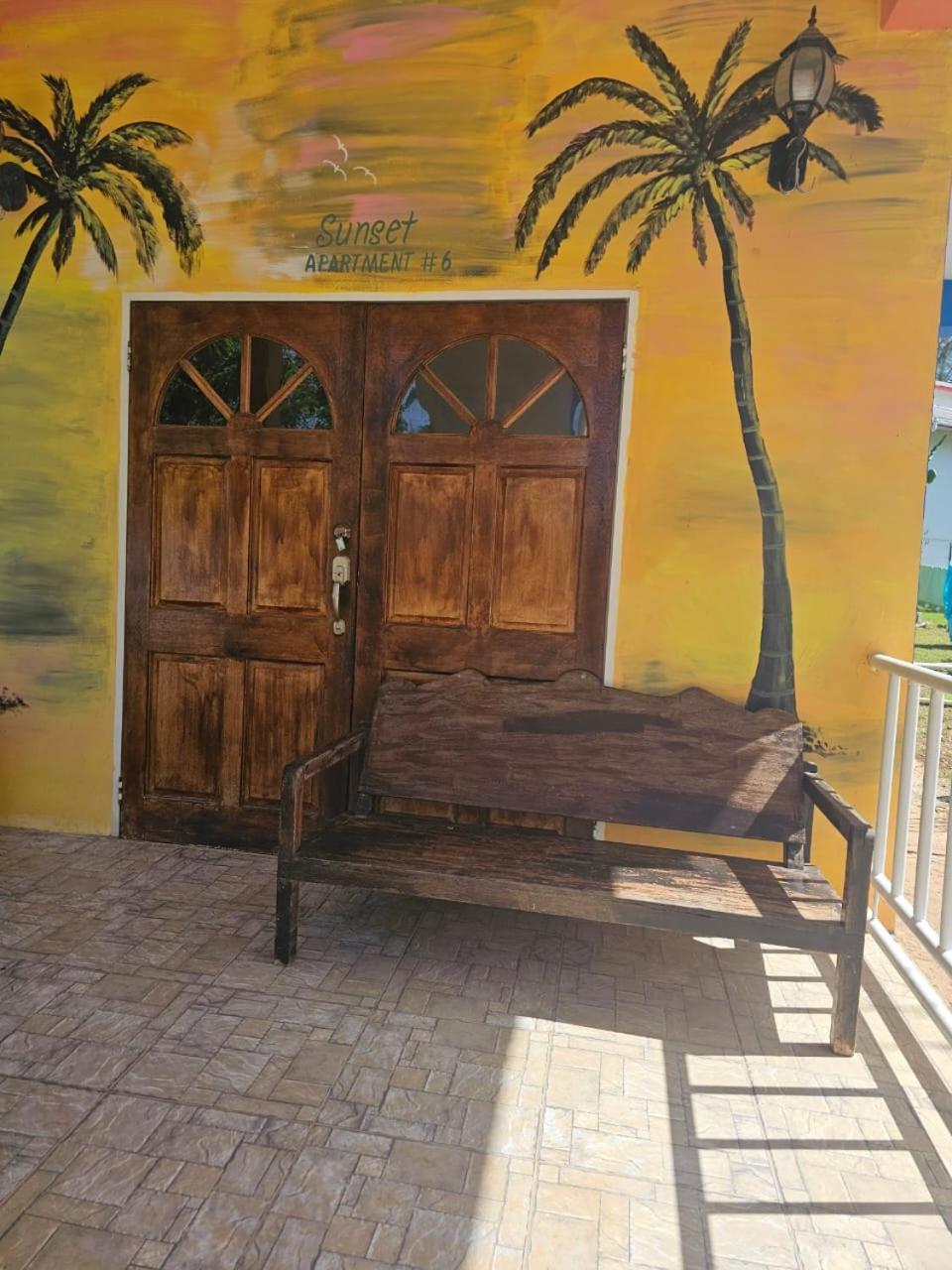 Fish Tobago Guesthouse Or Joy And Brandon Guesthouse Buccoo Pokoj fotografie