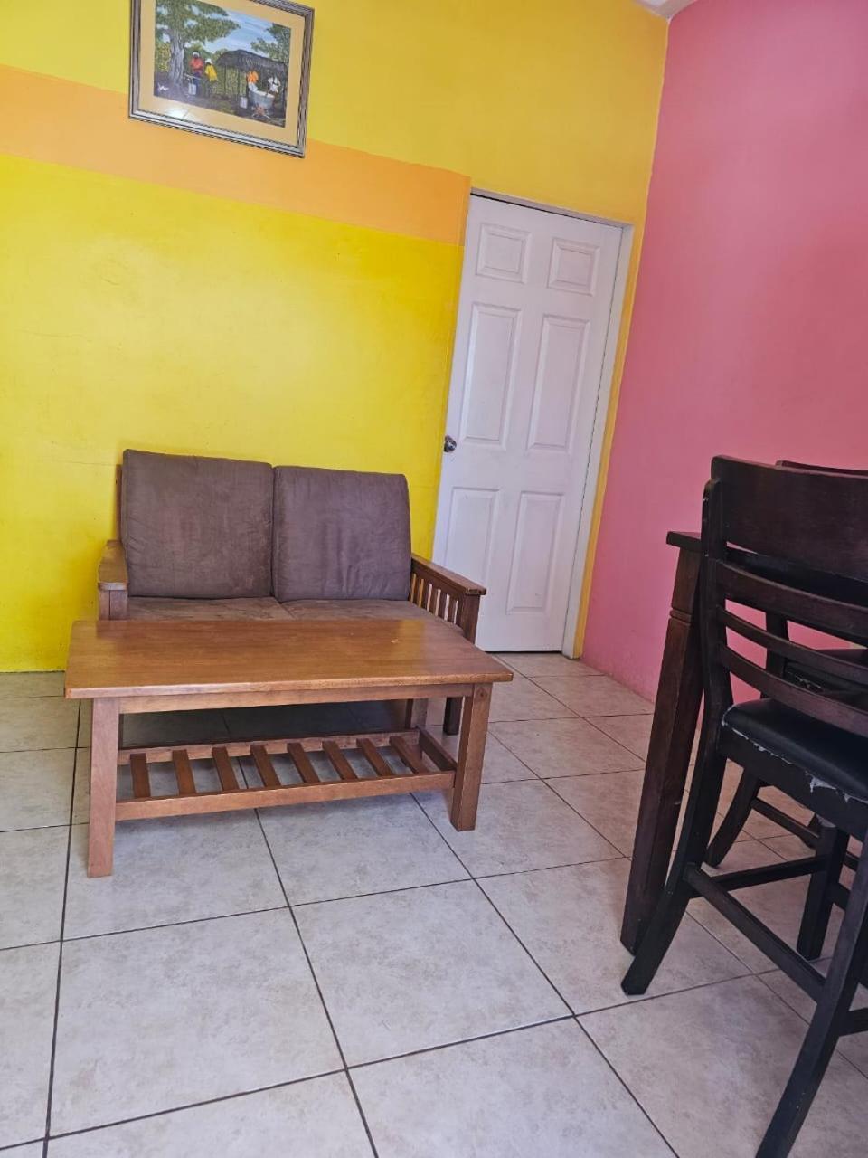 Fish Tobago Guesthouse Or Joy And Brandon Guesthouse Buccoo Pokoj fotografie