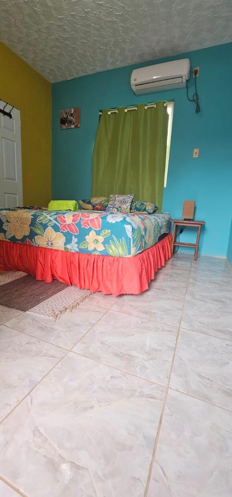 Fish Tobago Guesthouse Or Joy And Brandon Guesthouse Buccoo Pokoj fotografie