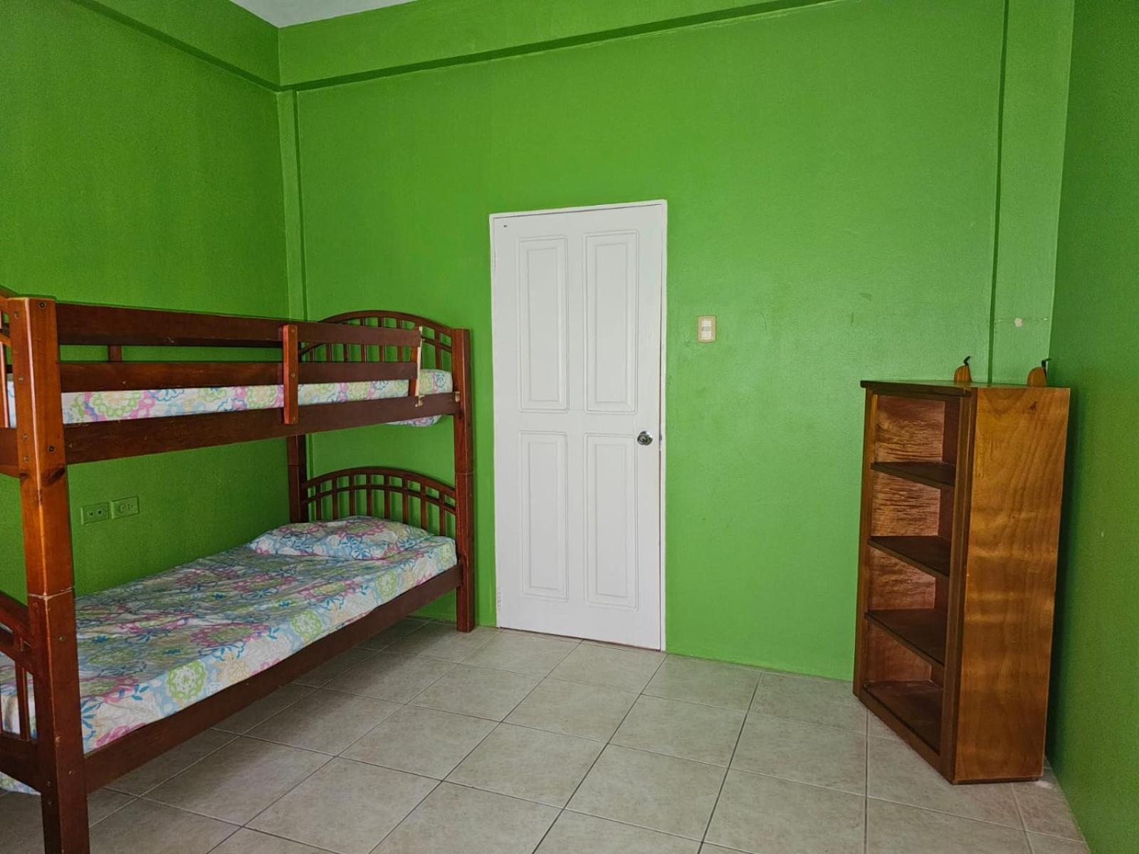 Fish Tobago Guesthouse Or Joy And Brandon Guesthouse Buccoo Pokoj fotografie