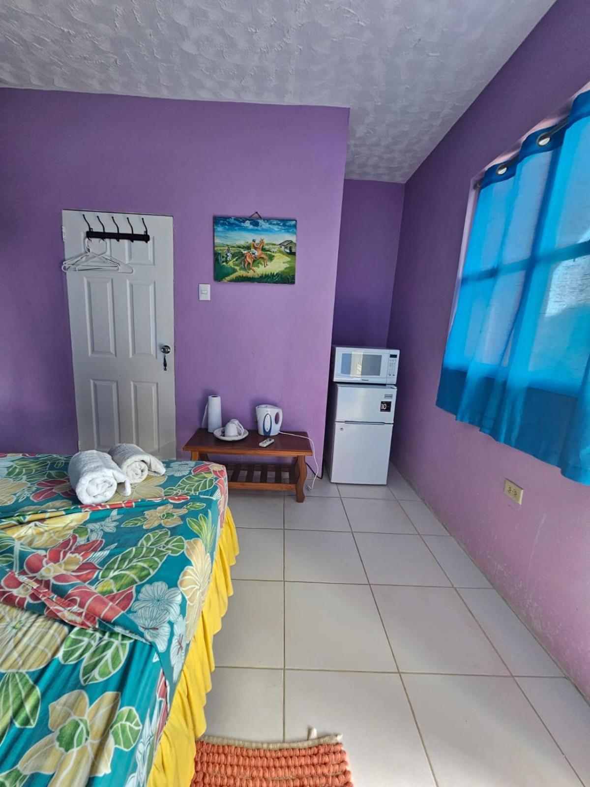 Fish Tobago Guesthouse Or Joy And Brandon Guesthouse Buccoo Pokoj fotografie
