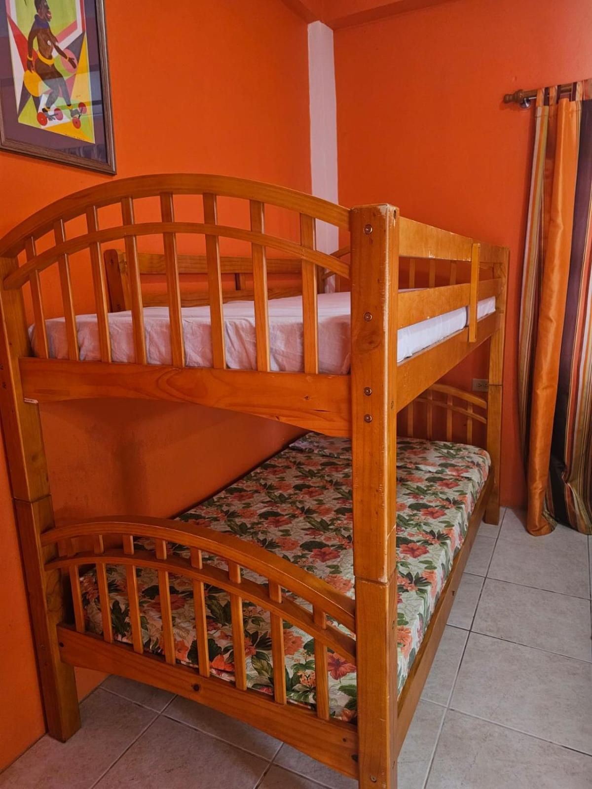Fish Tobago Guesthouse Or Joy And Brandon Guesthouse Buccoo Pokoj fotografie
